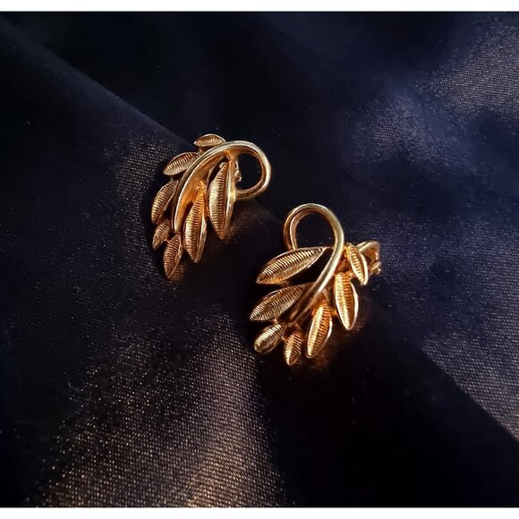 Vintage NAPIER Signed Gold Floral Leaves Leaf Branch Earrings - Picture 3 of 8